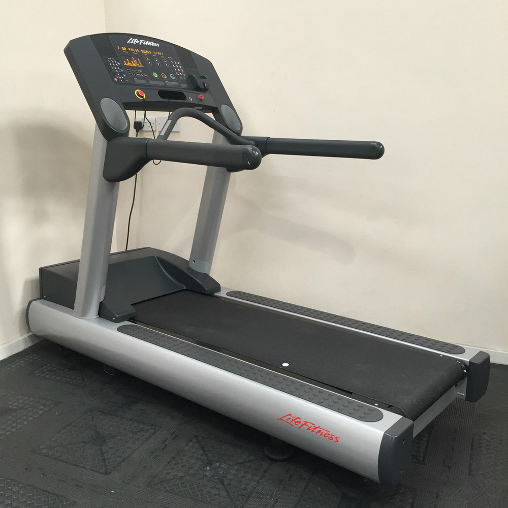 Life Fitness Integrity CLST Treadmill(Refurbished