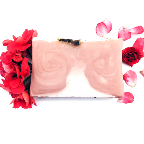 This softly fragranced Rose and Geranium bath bar with Rose Kaolin Clay soothes and nurtures the skin, drawing out impurities and leaves silky soft skin on rinsing. This organic bar also features a new vegetable derived liquid surfactant added in to increase rinsability and lots of bubbles and Shea Butter for bar hardness and moistened skin.