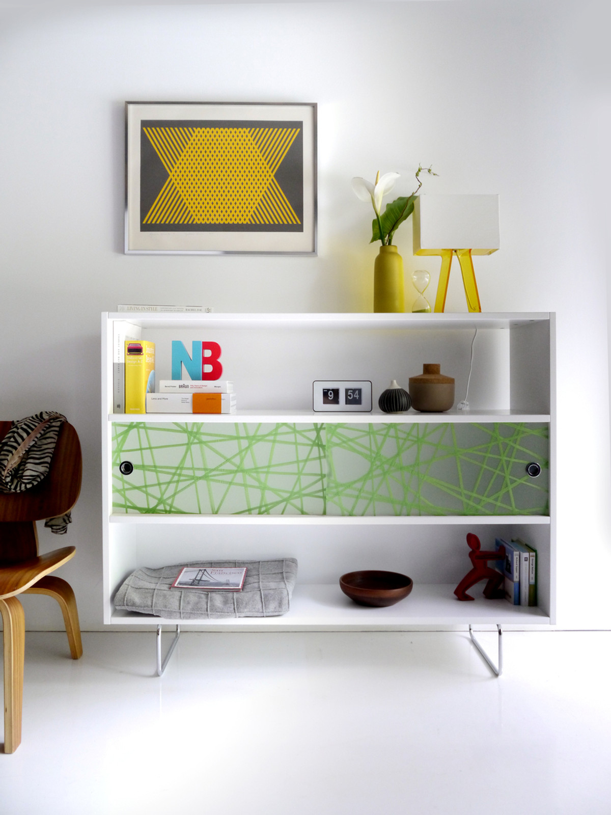 Alto Shelving shown with Green Strand panels.