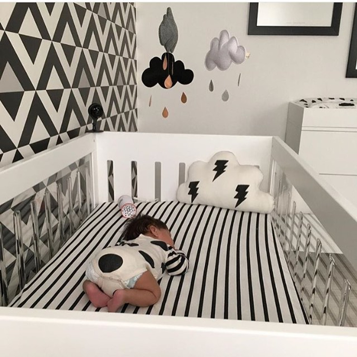 Roh Crib - Two Sided Acrylic and White
