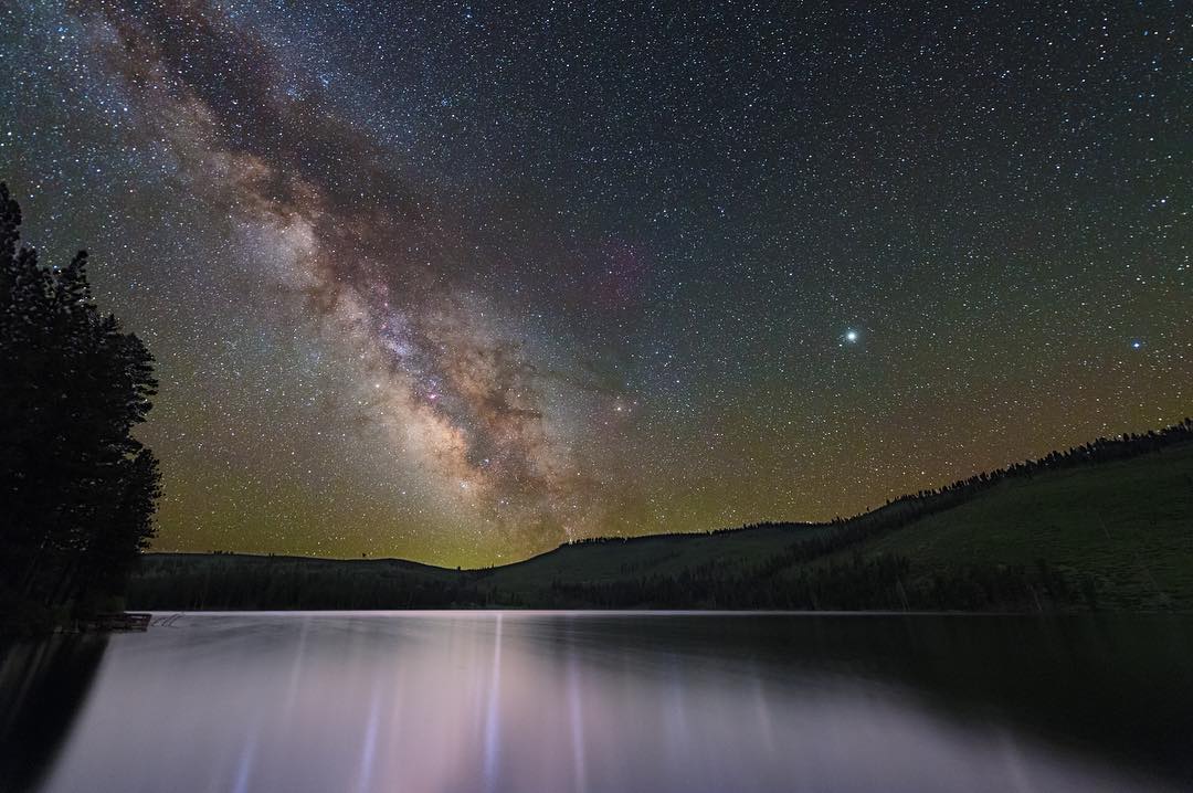 milkyway-still-blue-lake.jpg