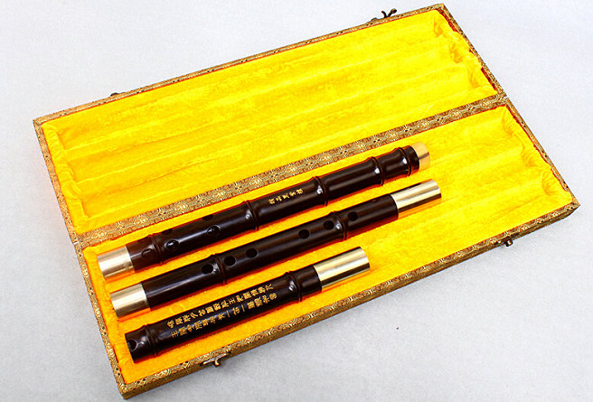 Master Made Chinese Black Sandalwood Flute Xiao Instrument 3 Sections With Case Master Made Chinese Black Sandalwood Flute Xiao Instrument 3 Sections With Case