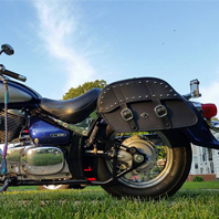 christinarausch-suzukiboulevardc50-motorcycle-saddlebag