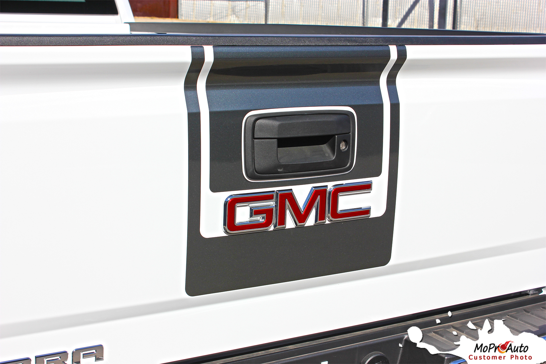 GMC SIERRA - MoProAuto Pro Design Series Vinyl Graphics, Stripes and Decals Kit