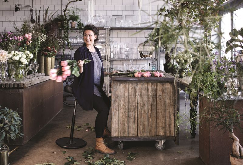 womanflowers.jpg womanflowers.jpg