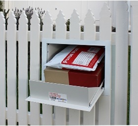 picket-fence-letterbox-powder-coat-&-stainless steel.jpg Picket fence letterbox powder coat and stainless steel.jpg