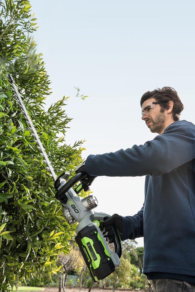 ego-hedgetrimmer-hero-consumer-b-9-rt-01.jpg