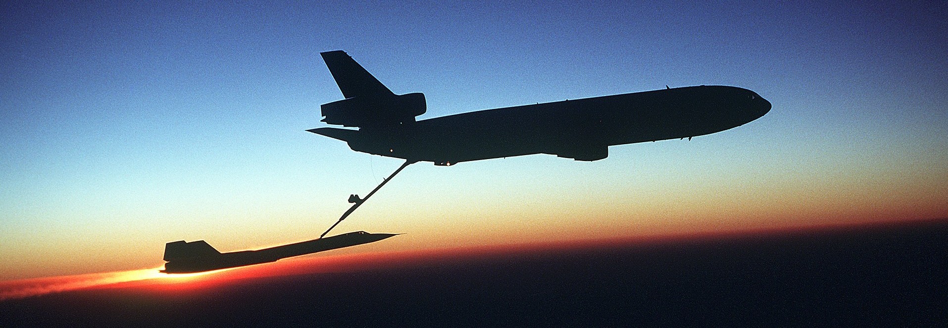 aircraft-577941_1920